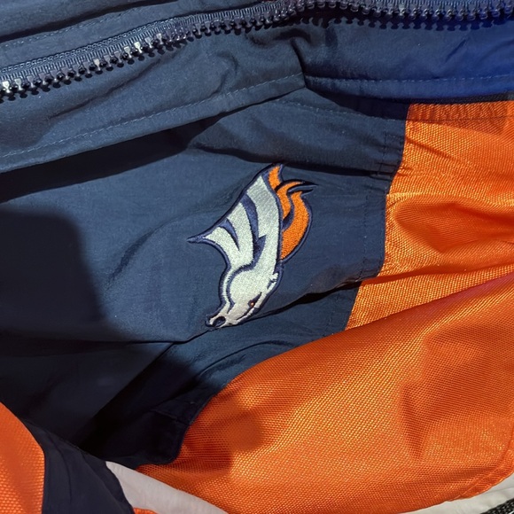 This is a boy’s large jacket. It is 100% polyester. The shell is 100% nylon. - Picture 4 of 6